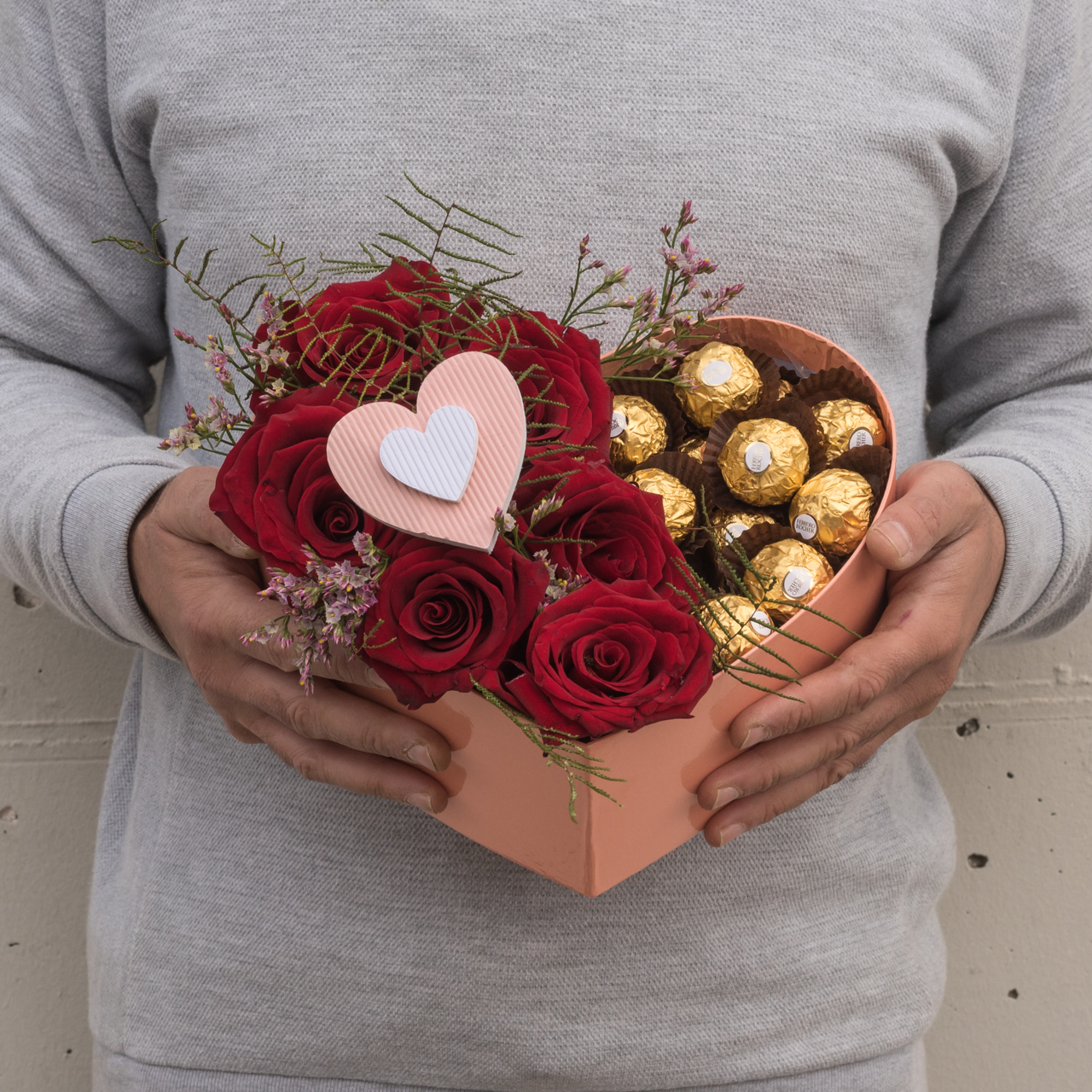 Regalo corazón y chocolates, ideal para enamorados y día de San
