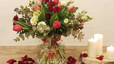 Flores para San Valentín en nuestra floristería en Madrid, aviva la llama del amor