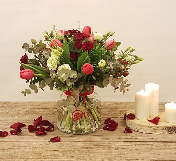 Flores para San Valentín en nuestra floristería en Madrid, aviva la llama del amor