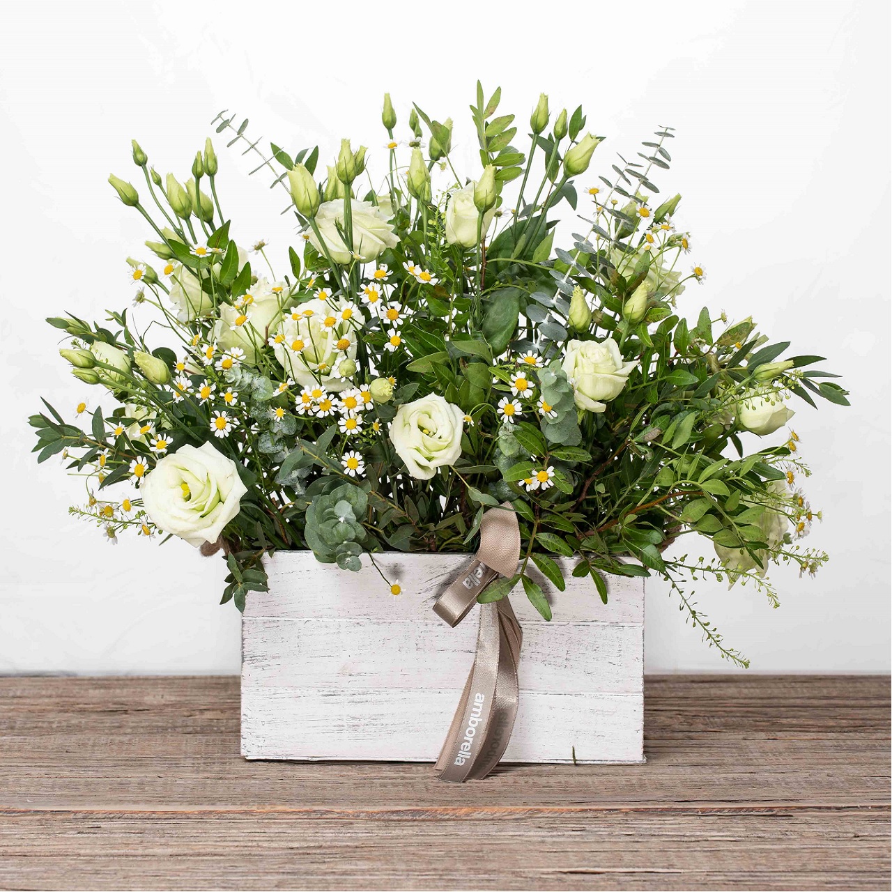 Enviar centro floral Garachico con lisianthus blancos
